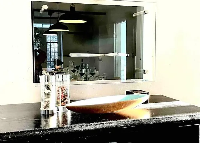 Сasa de vacaciones Charming Close To The *